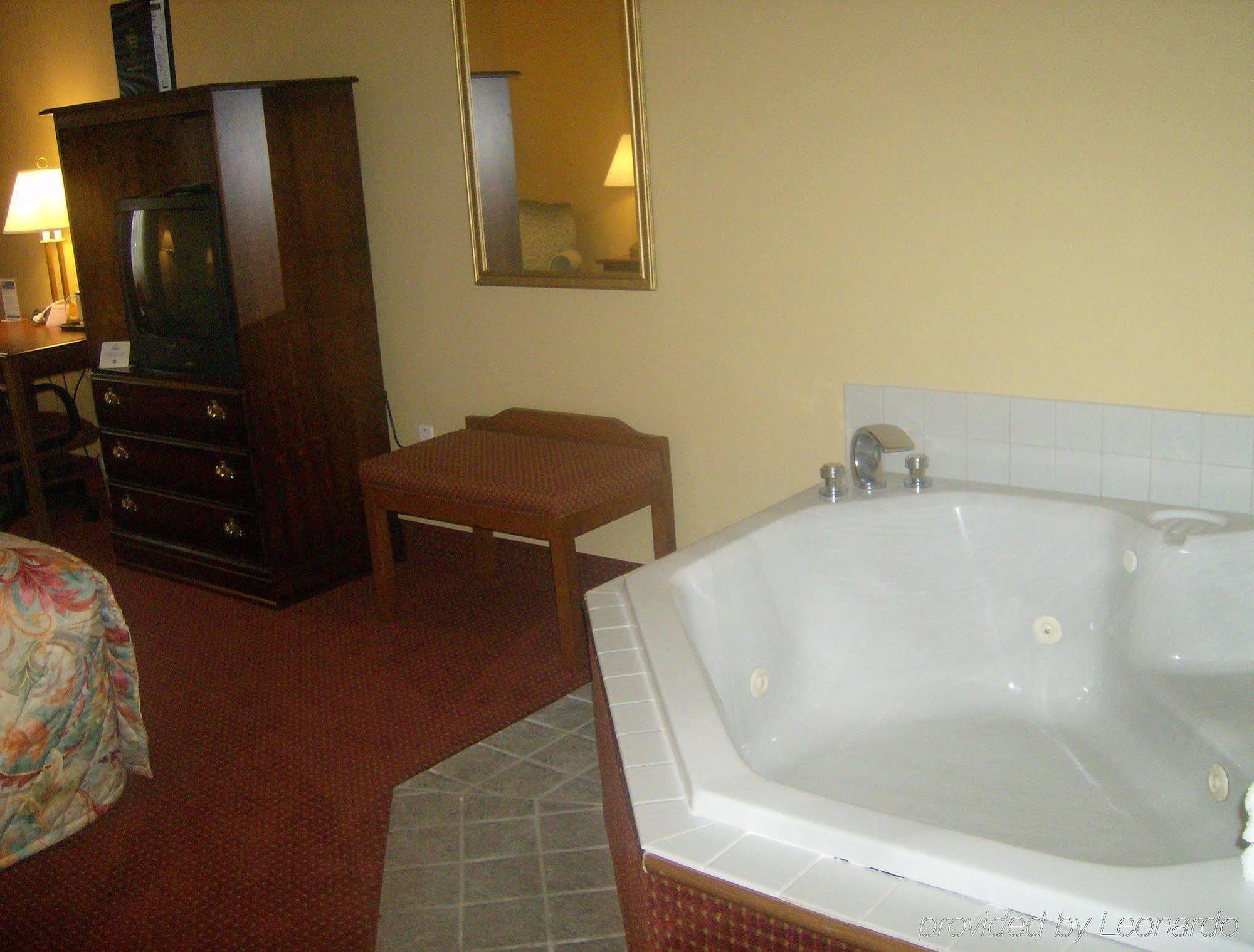 Express Pa Tpk Exit 67 By Ihg 2* Irwin